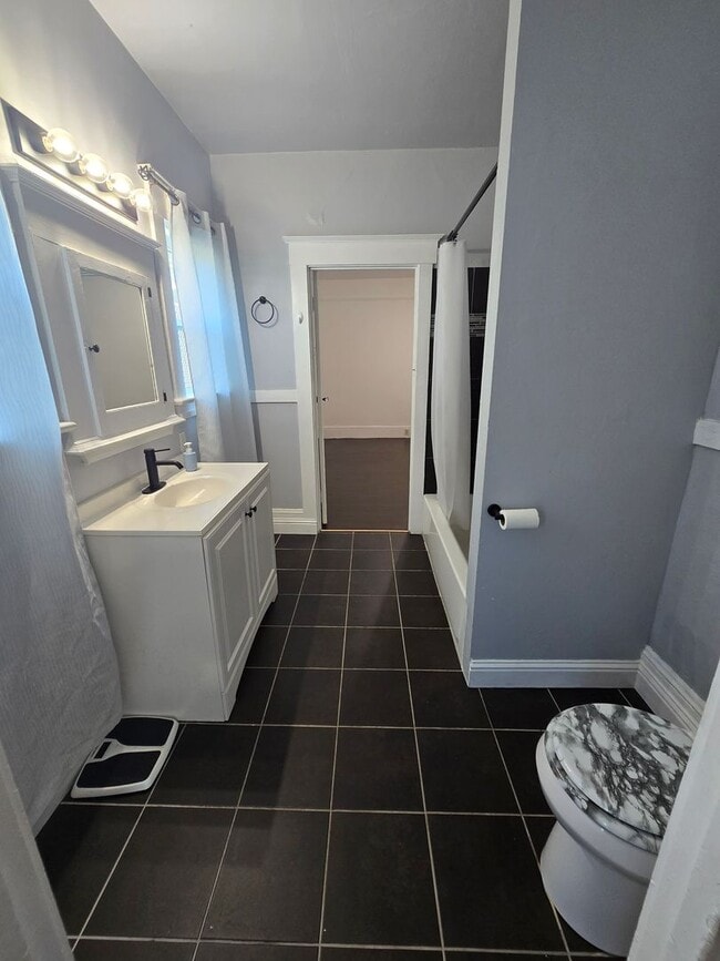 Building Photo - Beautiful Upgraded Single Story Home
