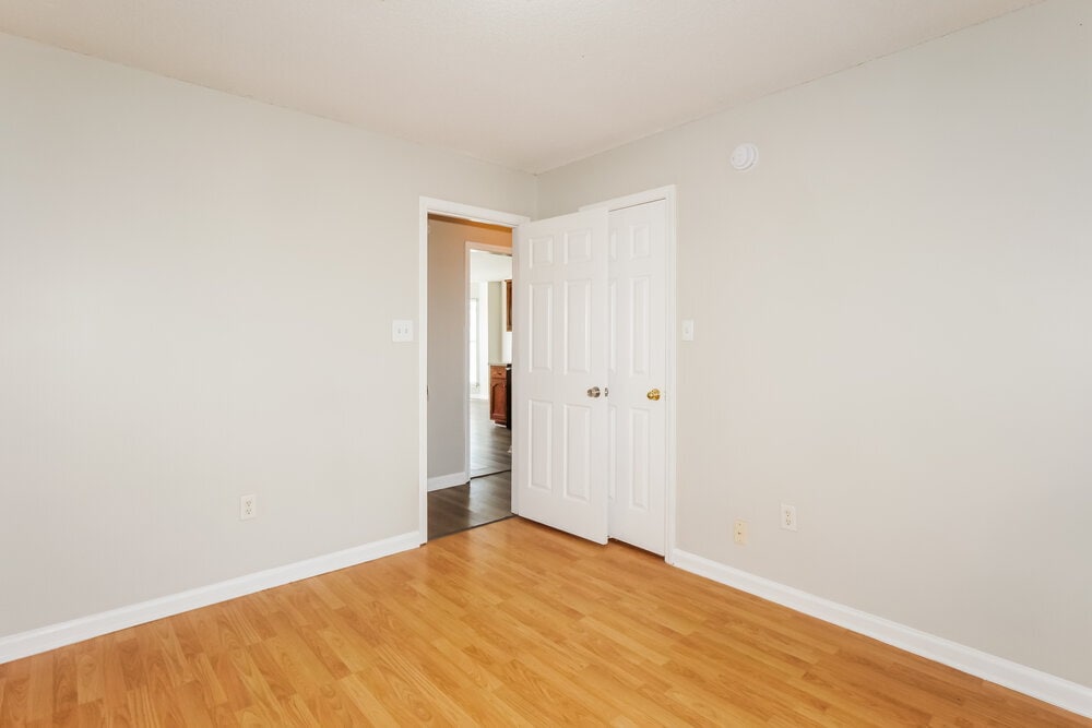 Building Photo - 7875 Sarah Ann Dr S