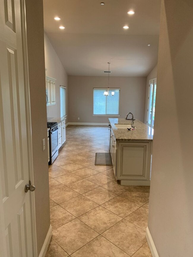 Building Photo - 1194 Paradise Loop
