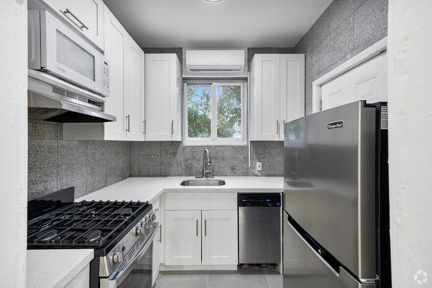 1BR, 1BA - 900 Pennsylvania Ave