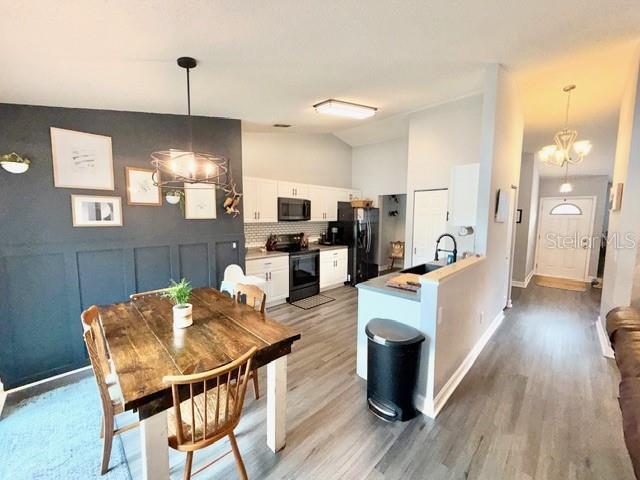 Building Photo - 219 Pebble Ct