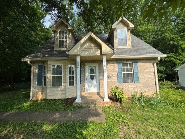 Building Photo - Cozy Single Family Home