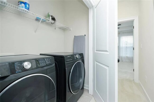 Building Photo - 2048 Holtz Ln