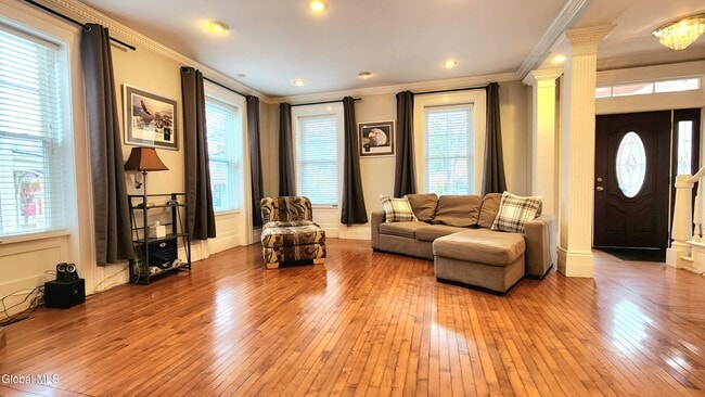 Building Photo - 76 Caroline St