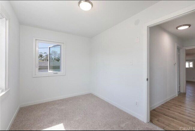 Building Photo - 1563 W 23rd St