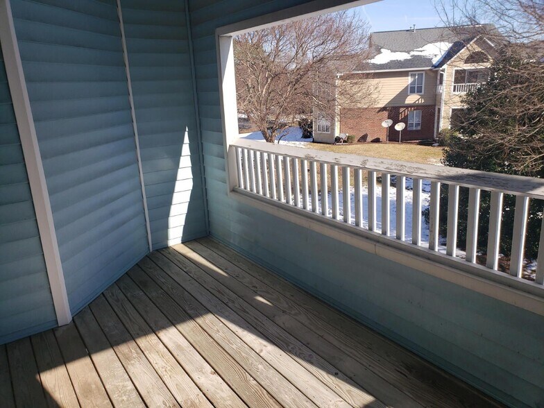 Building Photo - 120 Breezewood Dr