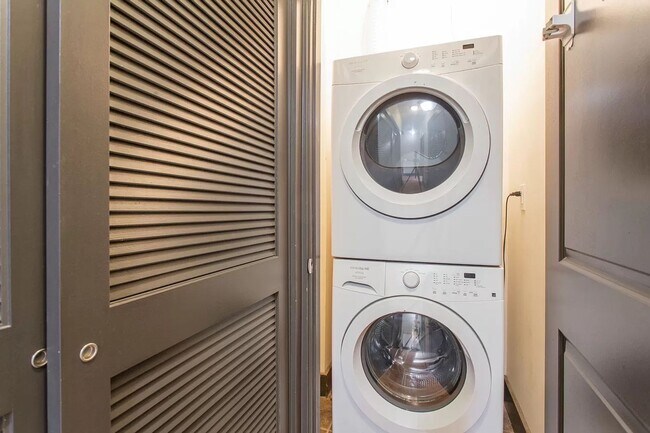 Building Photo - 1826 W Norris St