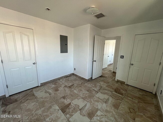 Building Photo - 540 S Yarbrough Dr