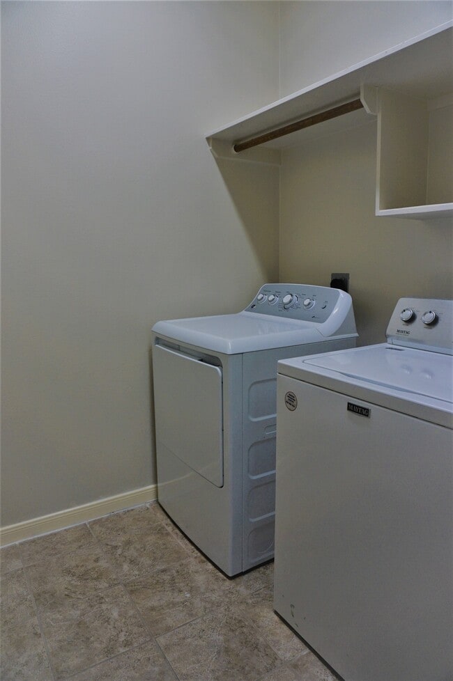 Building Photo - 8123 Buffalo Springs Ct