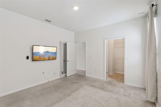 Building Photo - 5289 Oakbourne Ave