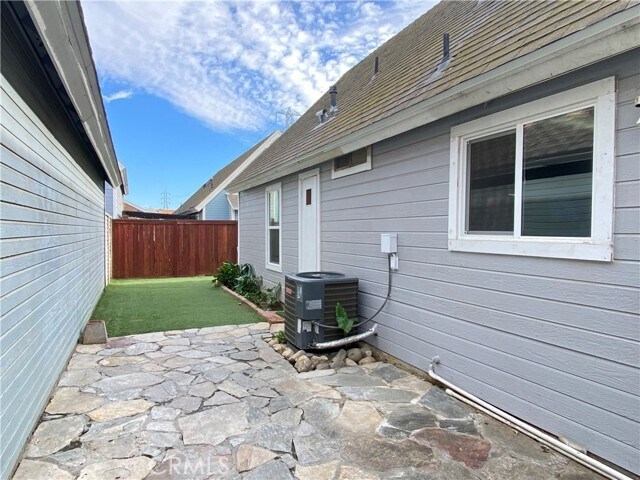Building Photo - 14515 Woodland Dr