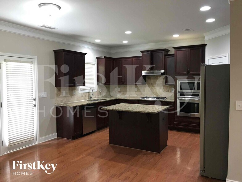 Building Photo - 531 Garden View Ct