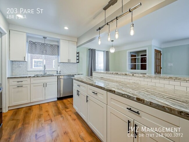 Building Photo - 203 Pare St