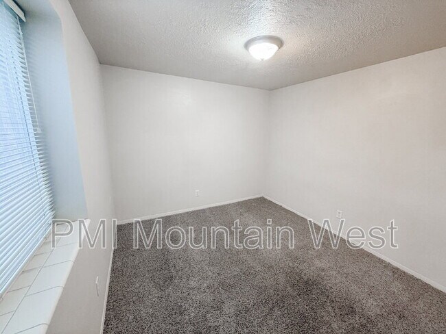 Building Photo - 142 N 200 W