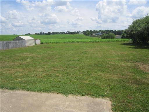 Building Photo - 3 bedroom home close to Fort Campbell and ...