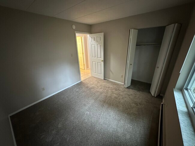 Building Photo - 956 S Lincoln St