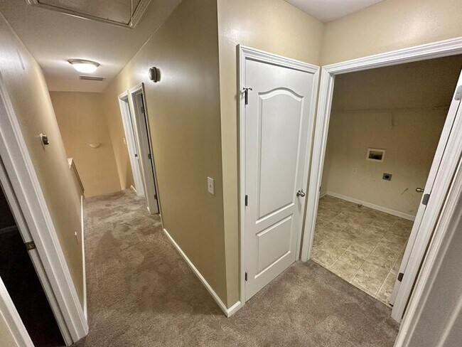 Building Photo - 224 Calli Ct