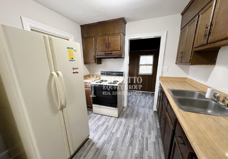 Building Photo - 1407 Oak St