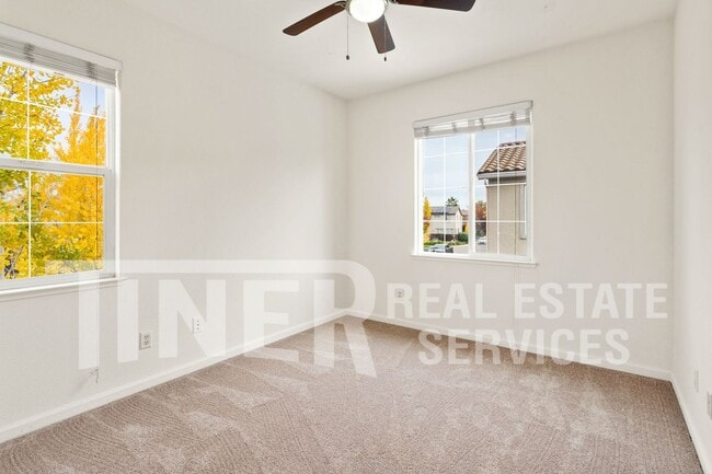 Building Photo - 5 Mantauk Point Pl