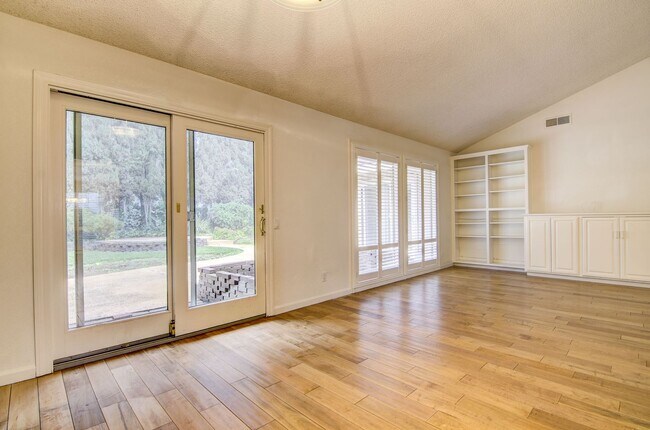 Building Photo - South Davis Home