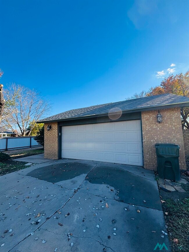 Building Photo - 1917 Colonial Pkwy