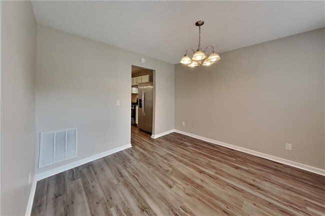 Building Photo - 573 Grandview Cir