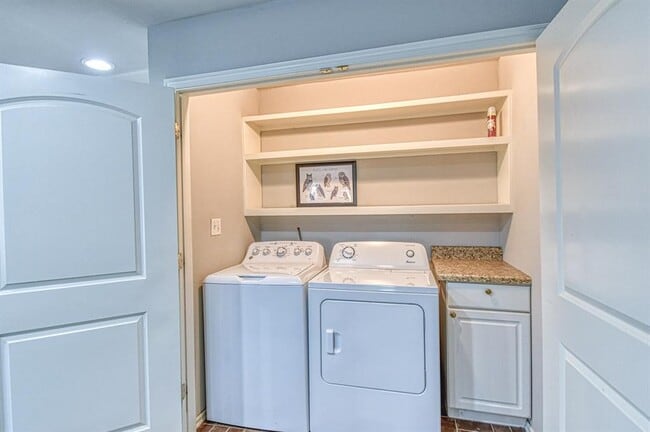 Building Photo - 1221 Cruce St