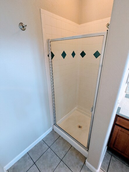 Building Photo - 2821 Willow Tree Ln