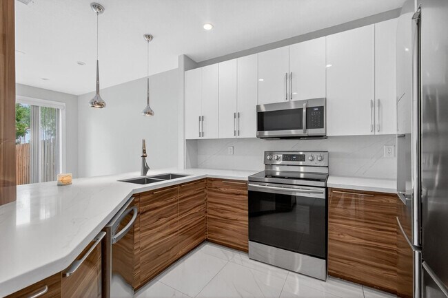 Building Photo - 981 SW 149th Ct