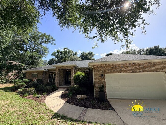 Building Photo - 213 Golf Course Dr