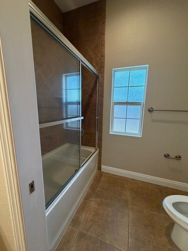 Building Photo - Large Single Story Cul de Sac Home AVAILABLE!