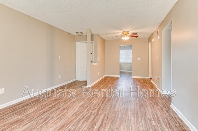 Building Photo - 2812 Thomas Ln