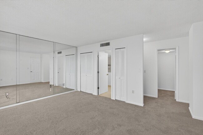 Building Photo - 4200 N Ocean Dr