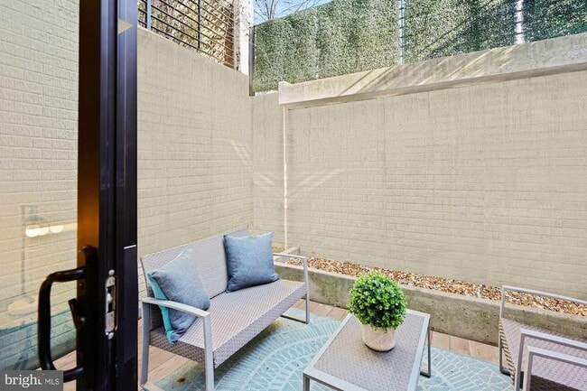 Building Photo - 2140 Wisconsin Ave NW