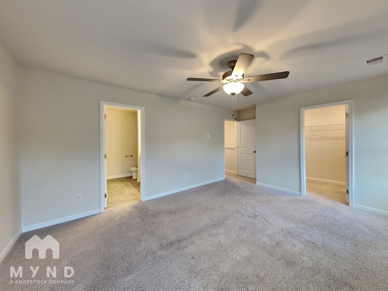 Building Photo - 2820 Saratoga Lake View
