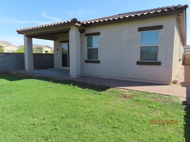 Building Photo - Beautiful 4 Bedroom 3 Bath Home in Gated C...