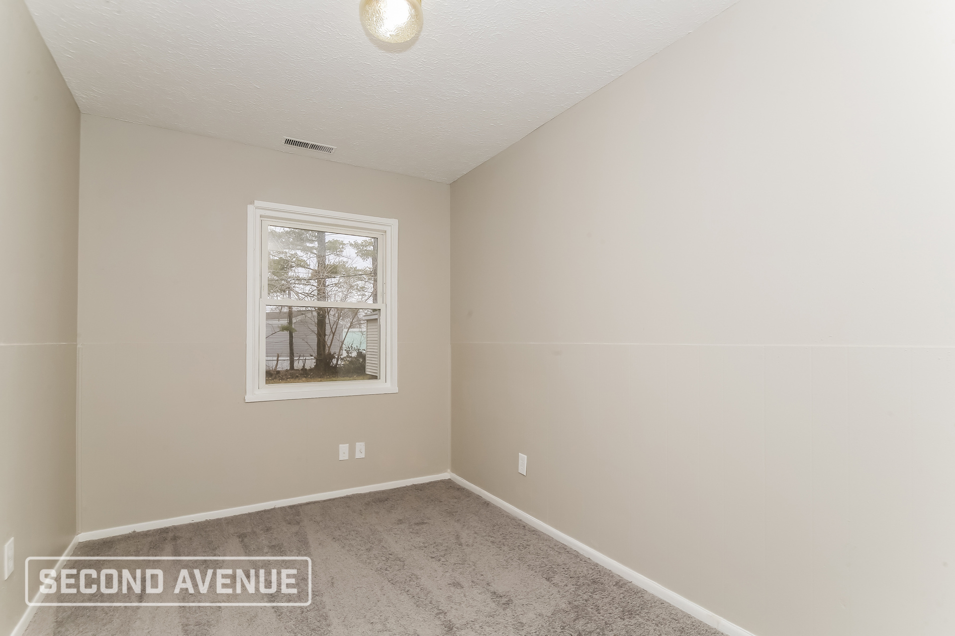 Building Photo - 403 Eberhart Dr