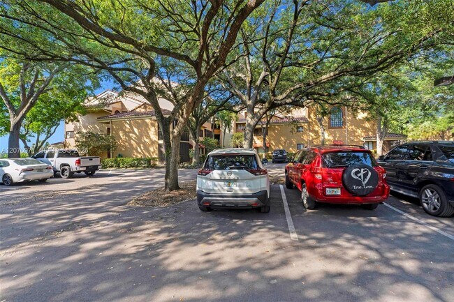 Building Photo - 15545 N Miami Lakeway