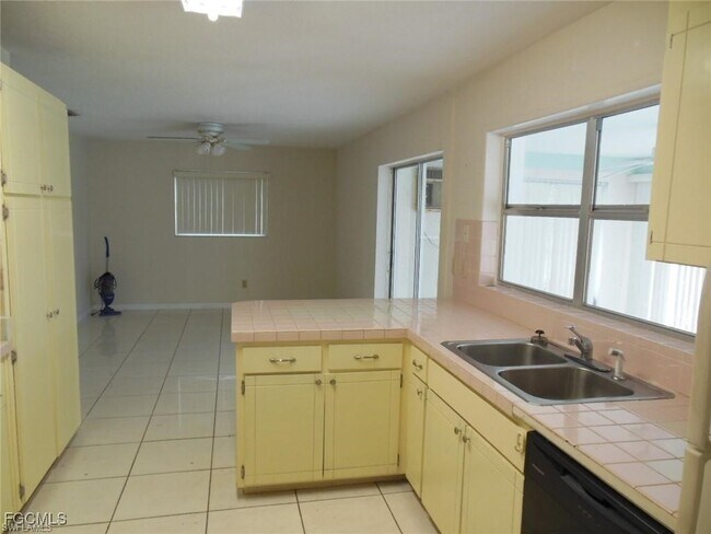 Building Photo - 5638 Riverside Dr