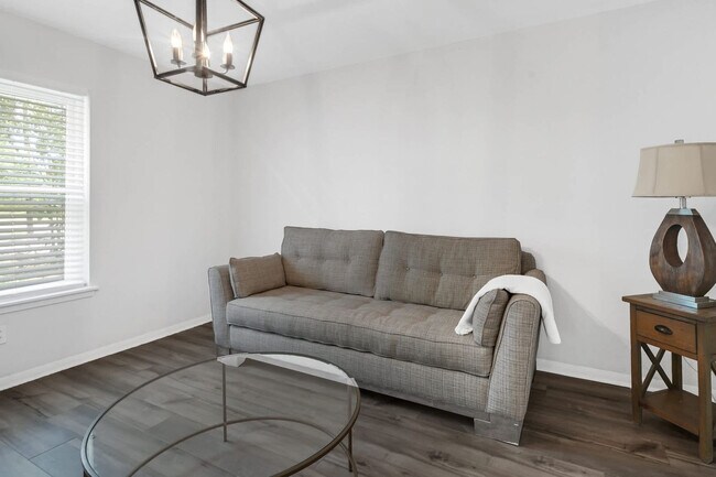 Building Photo - 5474 Imogene St