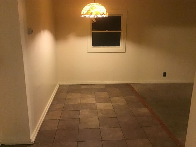 Building Photo - 4 Bedroom 1.5 bathroom Single Family Home