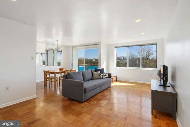 Building Photo - 10201 Grosvenor Pl