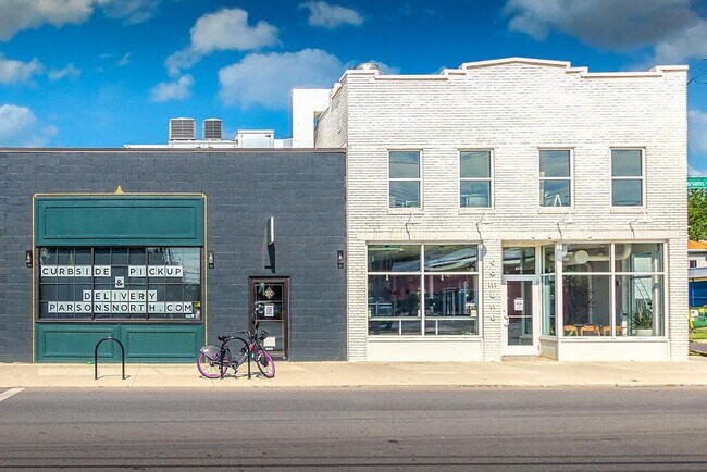 Building Photo - 302 E Sycamore St