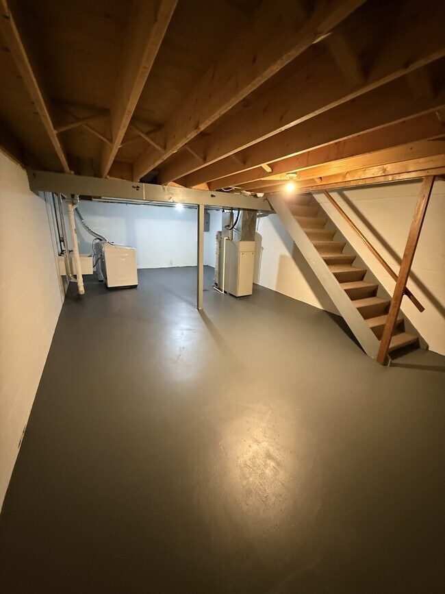 Building Photo - 1613 W 45th St
