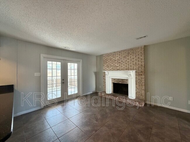 Building Photo - 896 Jamestown Landing Rd