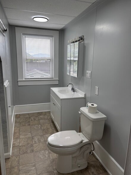 Building Photo - 345 E 12th St