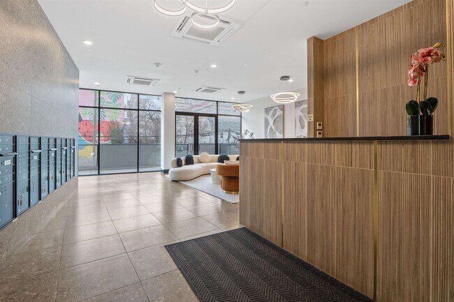 Building Photo - 136-144 Summit Ave