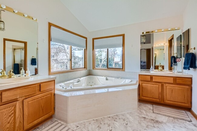 Building Photo - Spacious Haven: 4 BDR Home in Louisville, CO