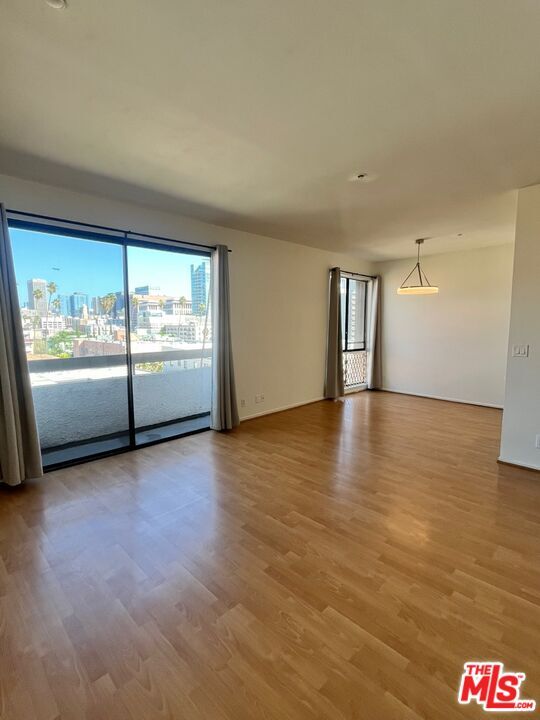 Building Photo - 533 S St Andrews Pl