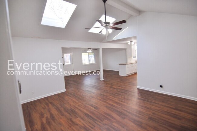 Building Photo - 3 Bed, 2 Bath Home with Fenced Yard & Garage / Pet-Friendly / Coming Soon!